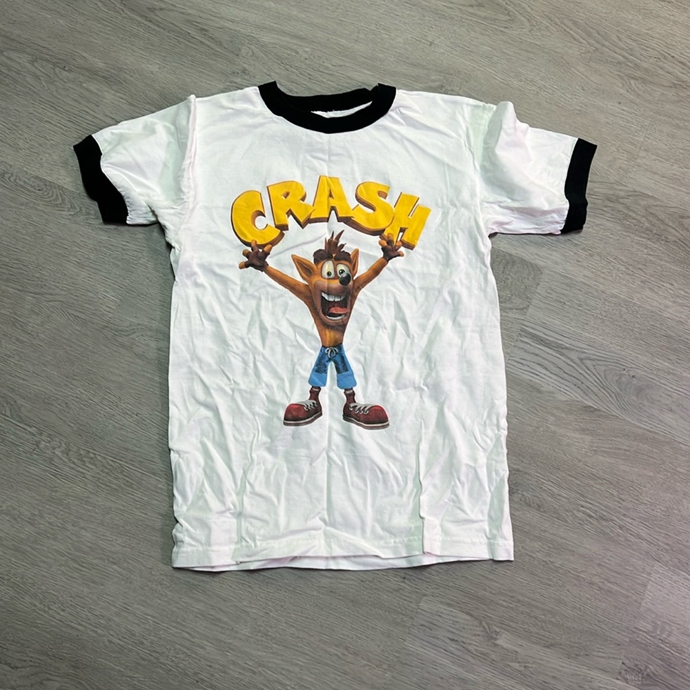 2017 crash bandicoot T-shirt, size small